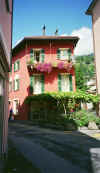 locarno-small-house.jpg (110595 bytes)